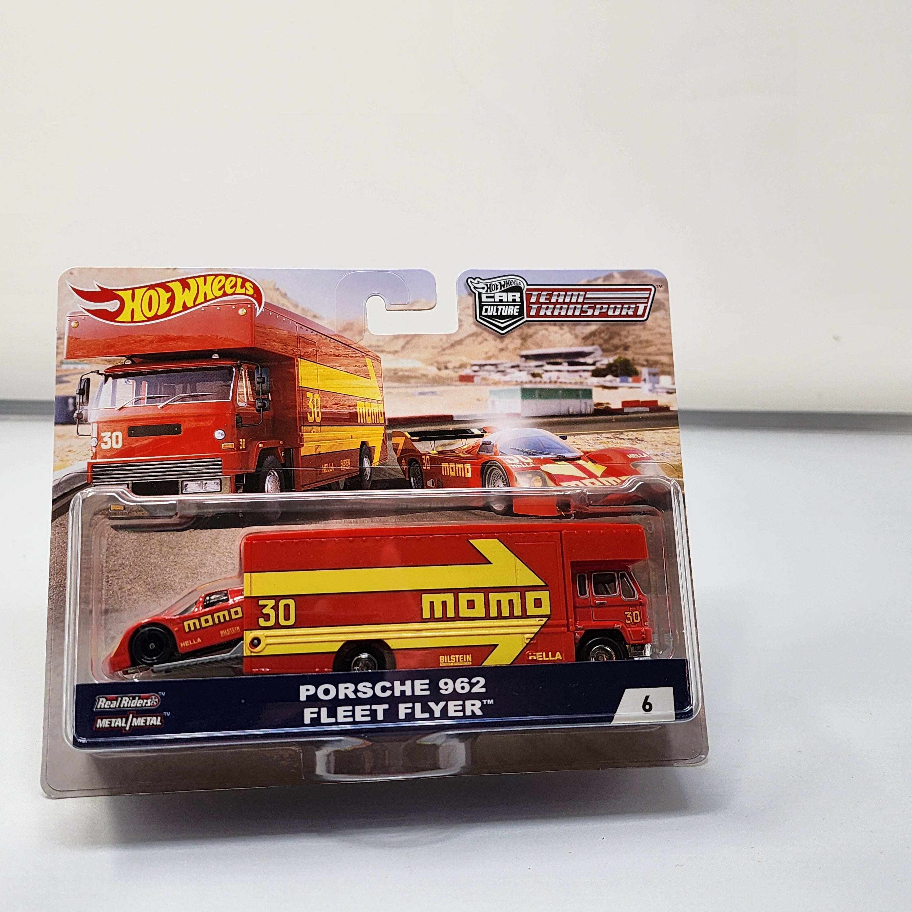 Porsche 962 & Fleet Flyer MOMO #6 * Hot Wheels Team Transport Car