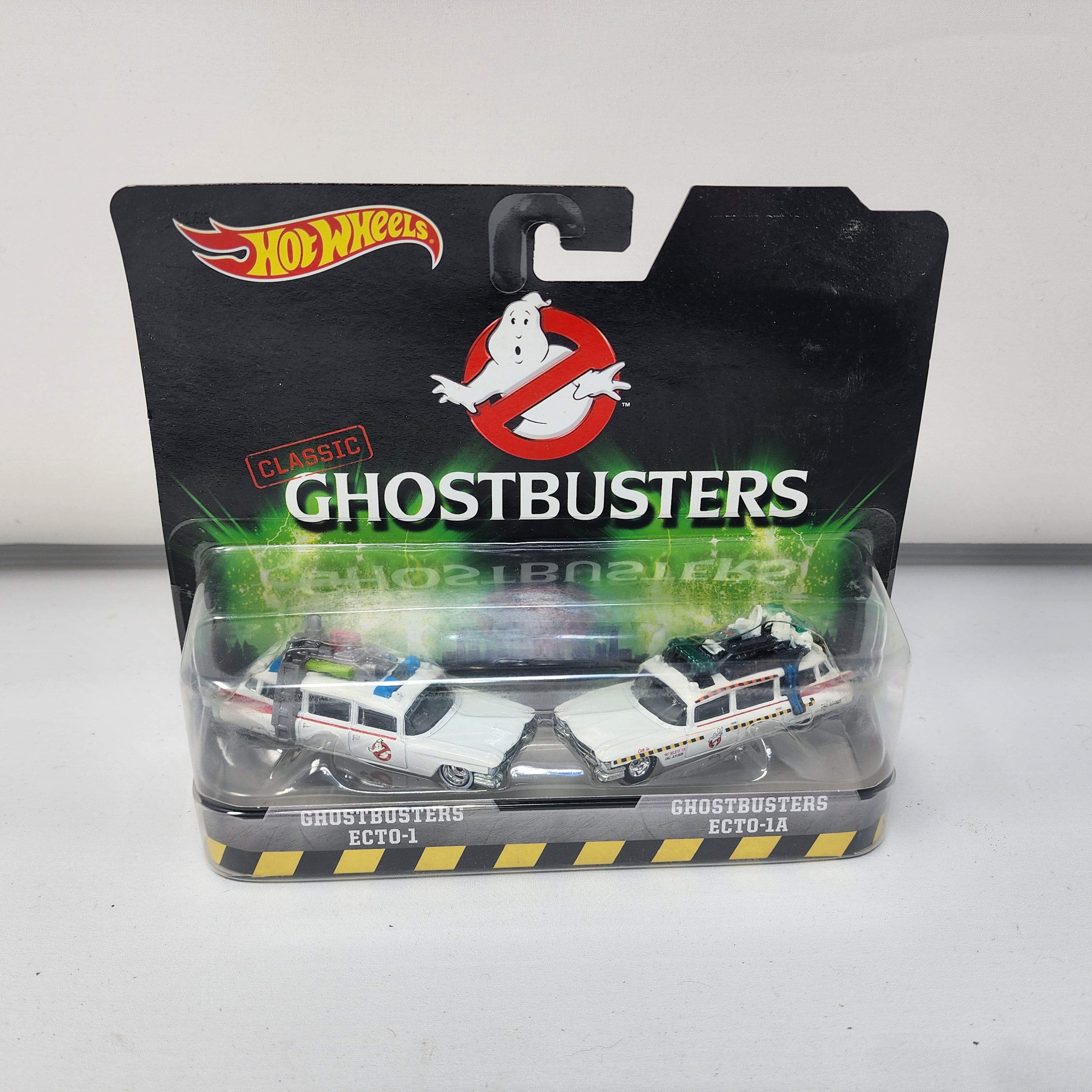 ホットウィール GHOSTBUSTERS ECTO-1 Amazon.com: Hot Wheels Real Riders Ghostbusters Classic ECTO-1 Die