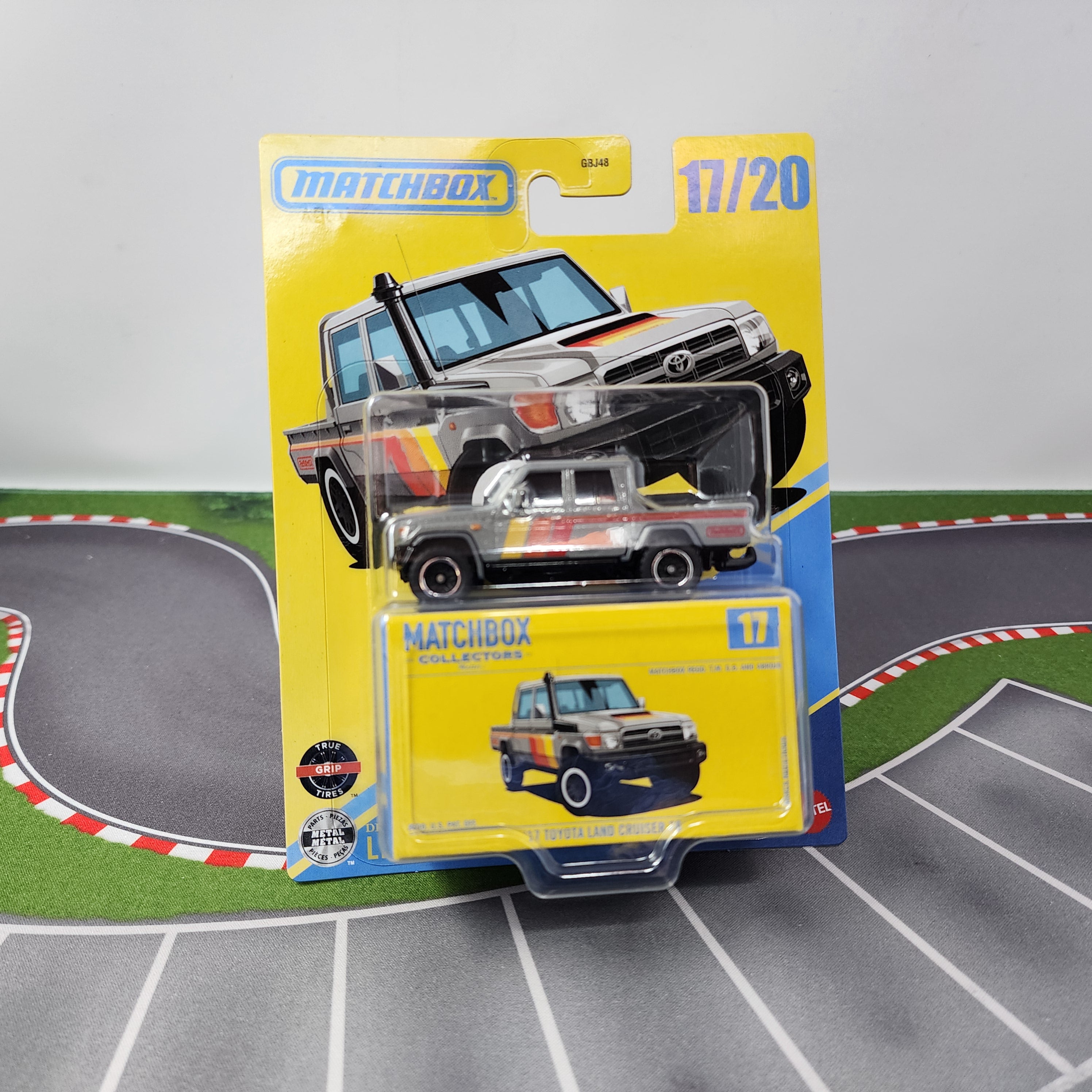 17 Toyota Land Cruiser 78 #17 * 2026 Matchbox Collectors Case G