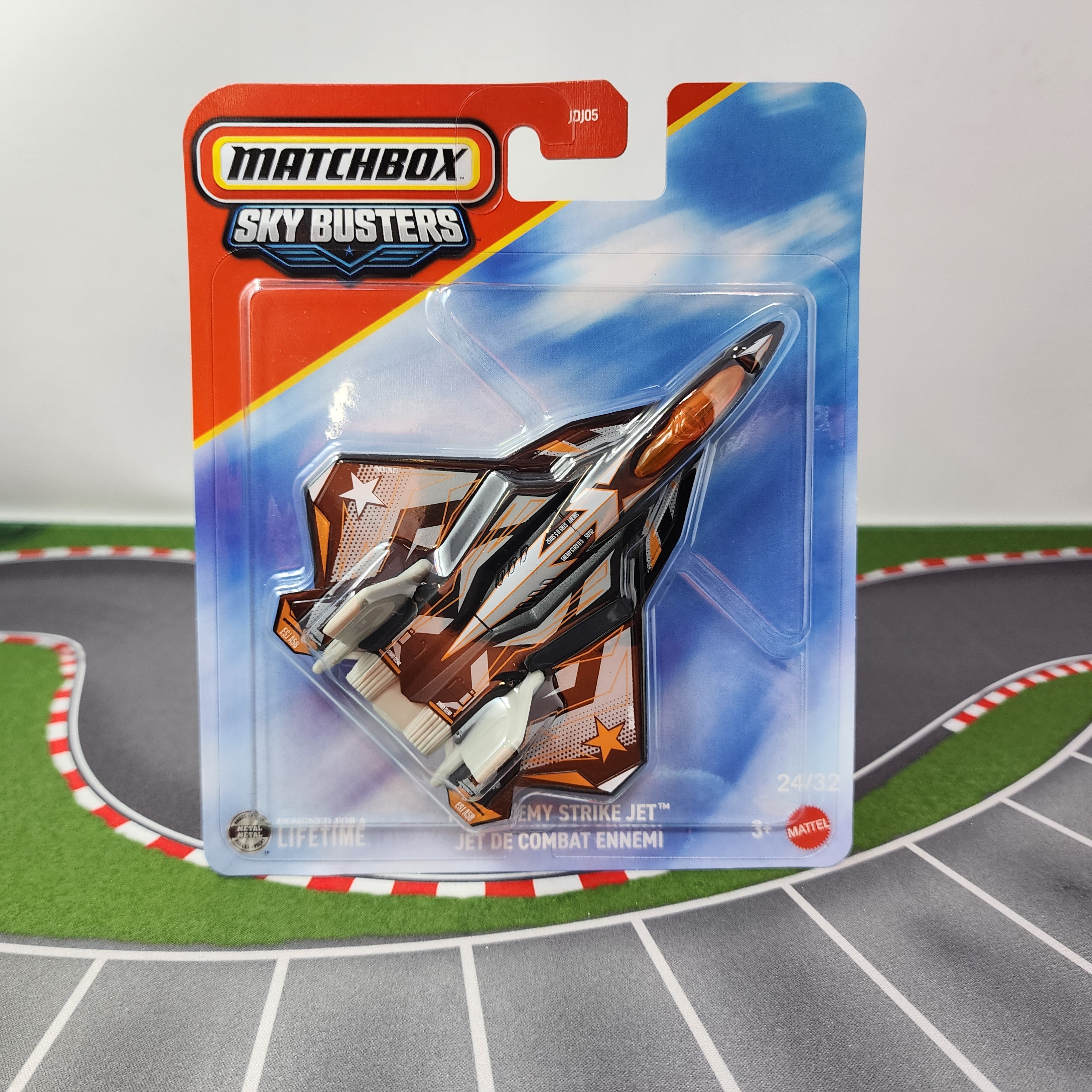 Enemy Strike Jet #24 * 2026 Matchbox Sky Busters New Case J