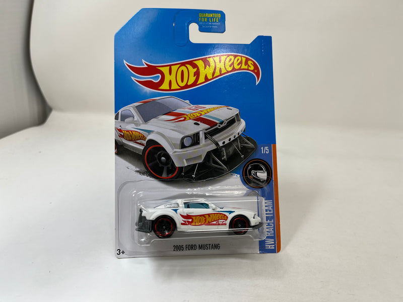 2005 Ford Mustang * Kmart Only WHITE * 2017 Hot Wheels USA Card