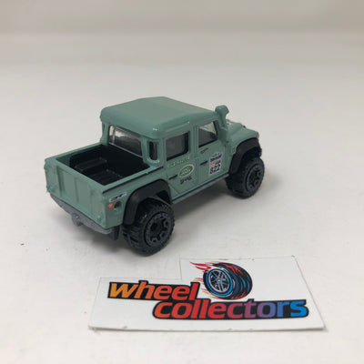 '15 Land Rover Defender Double Cab * Green * Hot Wheels Loose 1:64 Scale
