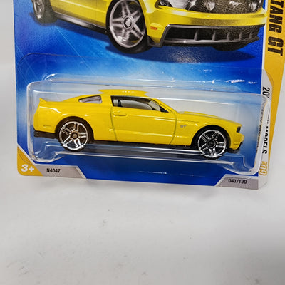 2010 Ford Mustang GT #41 * YELLOW * 2009 Hot Wheels