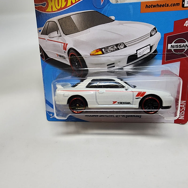 Nissan Skyline GT-R BNR32 * WHITE * 2019 Hot Wheels SHORT CARD