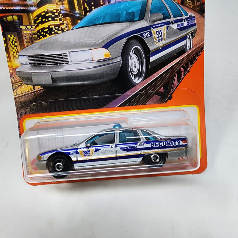 Chevy Caprice Classic Police * SILVER * Matchbox Basic (Copy)