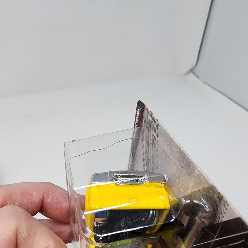 Chevy Silverado * Yellow * Hot Wheels Car Culture TRUCKS Series