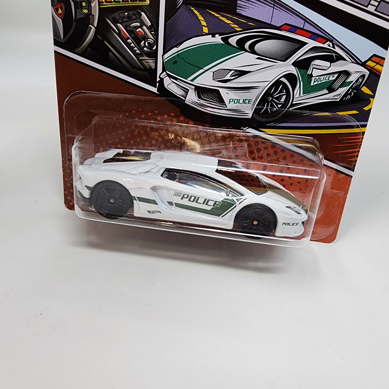 Lamborghini Aventador Coupe * White * Hot Wheels Comics & Cops