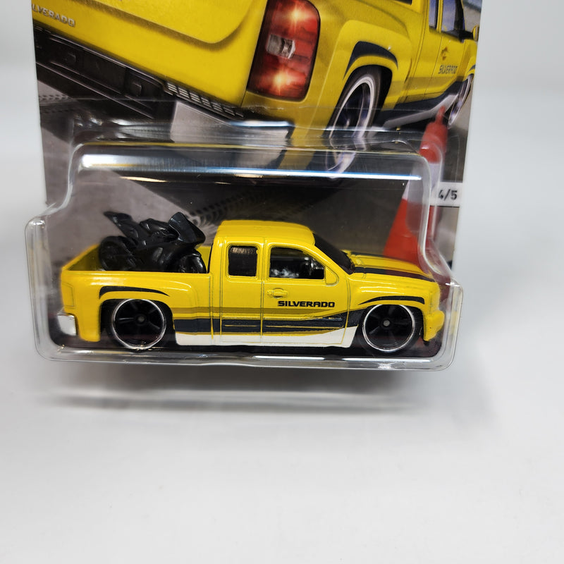 Chevy Silverado * Yellow * Hot Wheels Car Culture TRUCKS Series