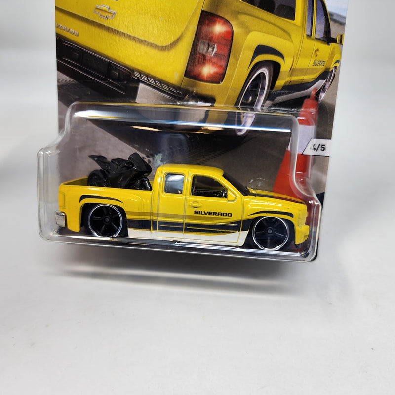 Chevy Silverado * Yellow * Hot Wheels Car Culture TRUCKS Series