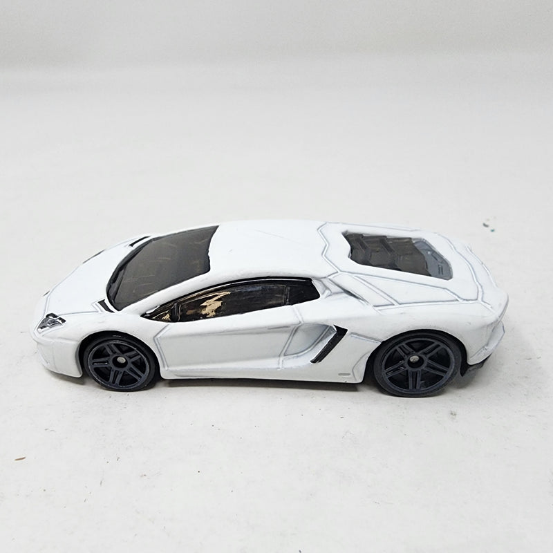 Lamborghini Aventador LP 700-4 * Hot Wheels Loose 1:64 scale Diecast