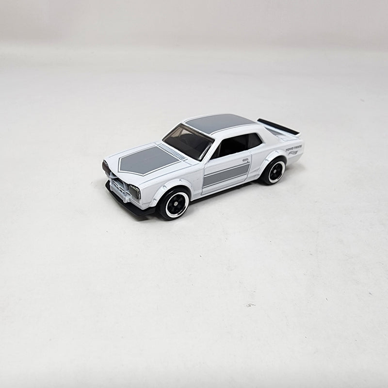 Nissan Skyline HT 2000GT-X * WHITE * Hot Wheels 1:64 scale Loose Diecast Model