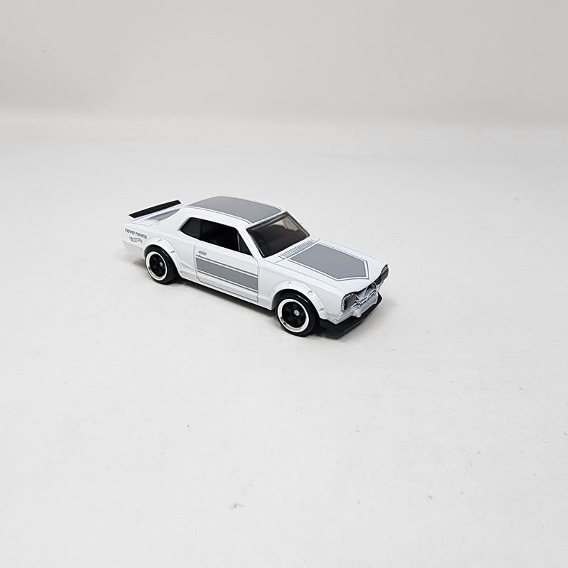 Nissan Skyline HT 2000GT-X * WHITE * Hot Wheels 1:64 scale Loose Diecast Model