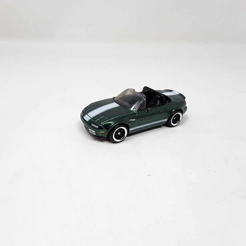 1991 Mazda MX-5 Miata * Green * Hot Wheels 1:64 scale Loose Diecast Model