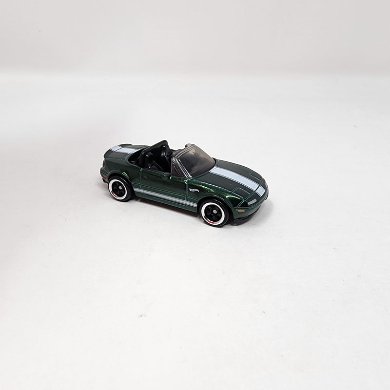 1991 Mazda MX-5 Miata * Green * Hot Wheels 1:64 scale Loose Diecast Model