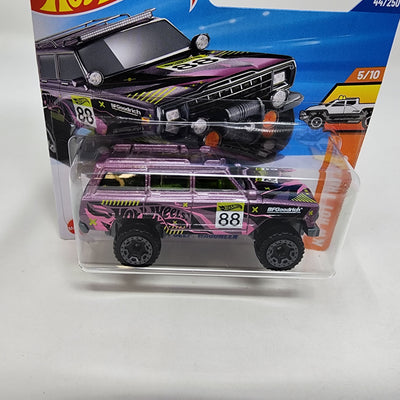 1988 Jeep Wagoneer #44 * Purple * 2025 Hot Wheels Short Card Case C