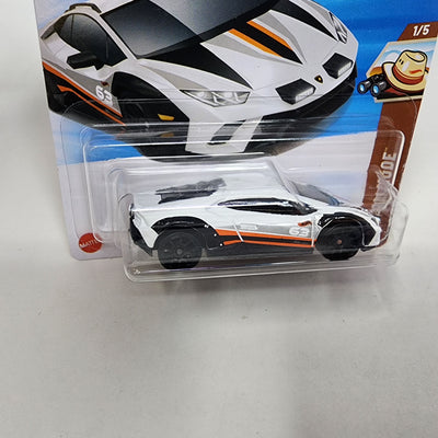 Lamborghini Huracan Sterraro #41 * White * 2025 Hot Wheels Short Card Case B