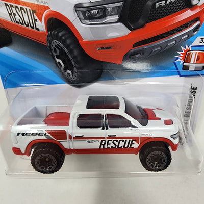 2020 RAM 1500 Rebel #39 * White * 2025 Hot Wheels Case C * LONG CARD