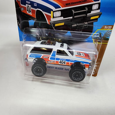 Chevy Blazer 4x4 #81 * White * 2025 Hot Wheels Case D * LONG Card