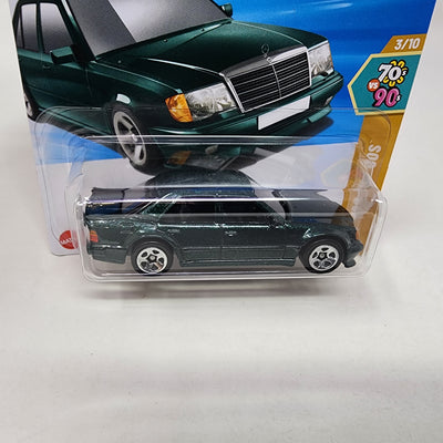 Mercedes-Benz 500 E #52 * Dark GREEN * 2025 Hot Wheels Case D * SHORT Card