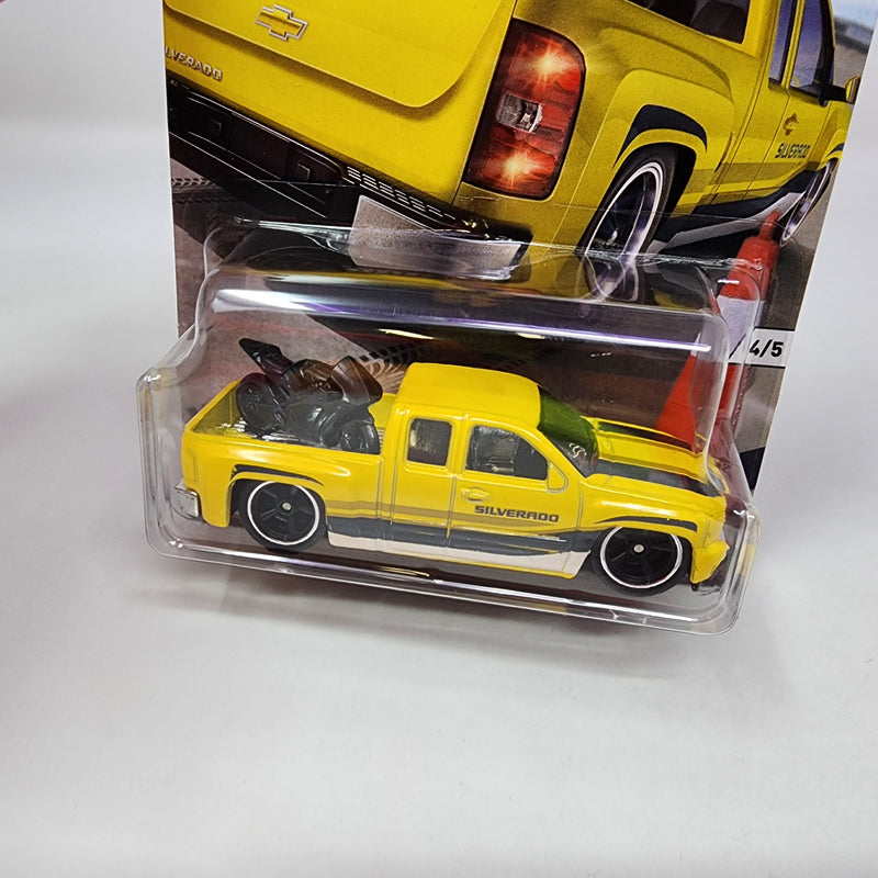 Chevy Silverado * Yellow * Hot Wheels Car Culture TRUCKS Series