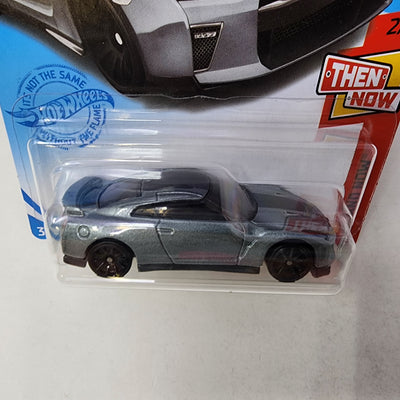 '17 Nissan GT-R R35 #79 * Grey * 2021 Hot Wheels Basic