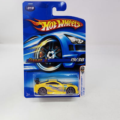 Nissan Z #19 * Yellow w/ Grey 5sp Rims * Hot Wheels 2006