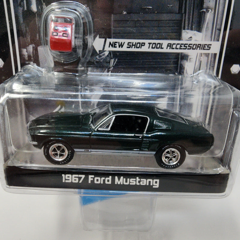 1967 Ford Mustang * Greenlight Muscle Car Garage w/ Shop tool