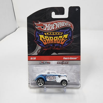 Pass'n Gasser #16 * White/Blue * Hot Wheels Garage Larry's