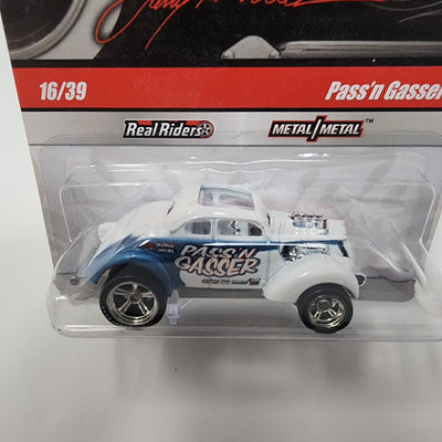 Pass'n Gasser #16 * White/Blue * Hot Wheels Garage Larry's