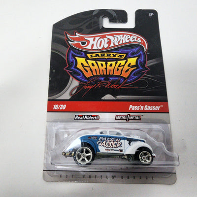 Pass'n Gasser #16 * White/Blue * Hot Wheels Garage Larry's