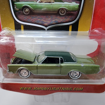 '69 Lincoln Continental Mark III * GREEN * Johnny Lightning Classic Gold Collection