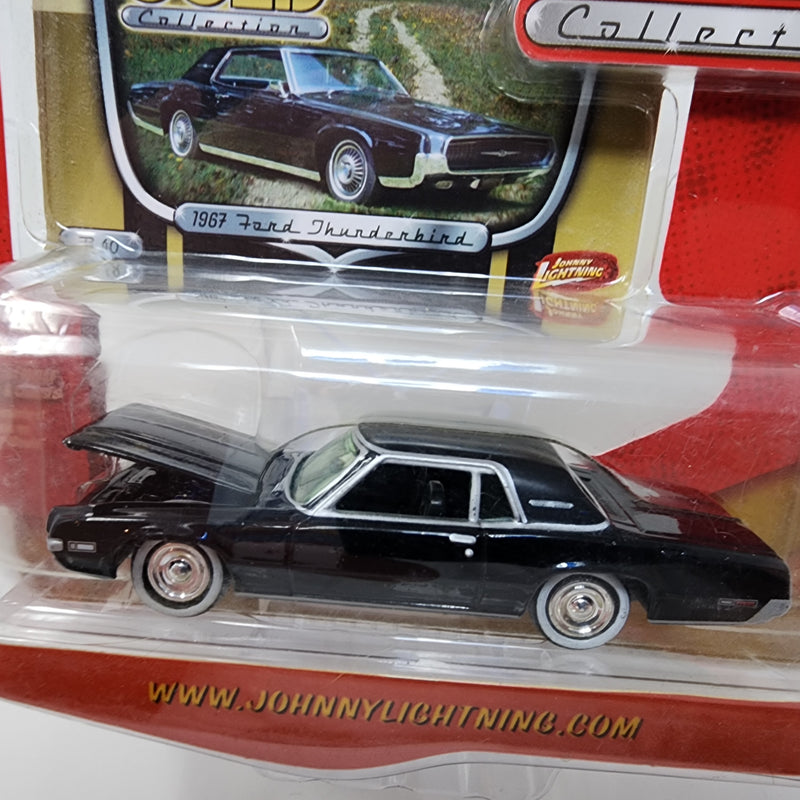 1967 Ford Thunderbird * Johnny Lightning Classic Gold Collection