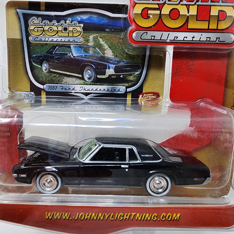 1967 Ford Thunderbird * Johnny Lightning Classic Gold Collection