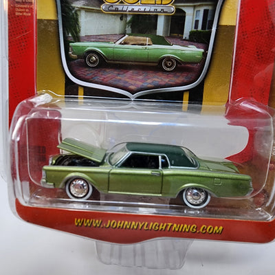 '69 Lincoln Continental Mark III * GREEN * Johnny Lightning Classic Gold Collection