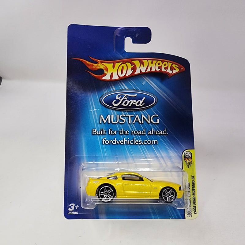 2005 Ford Mustang GT * Yellow * Hot Wheels 2005