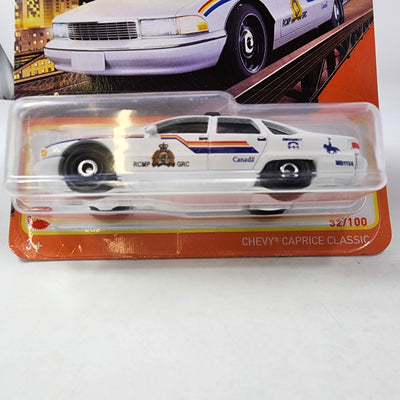 Chevy Caprice Classic #32 * White * Hot Wheels Basic Series