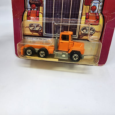 Peterbilt No 5672 * Orange * 1982 Hot Wheels Hong Kong Steering Rigs