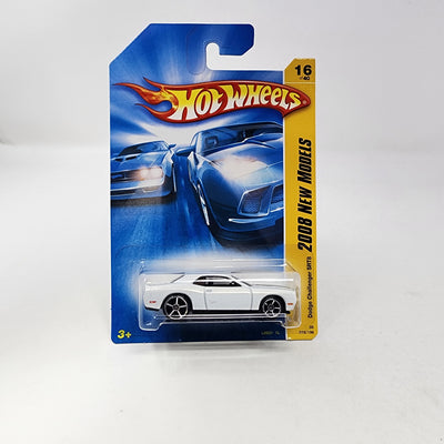 Dodge Challenger SRT8 #16 * White * Hot Wheels 2008
