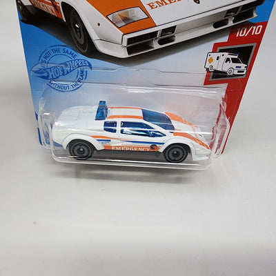 Lamborghini Countach Police Car #247 * Treasure Hunt * Hot Wheels 2021 w/ Factory Holo