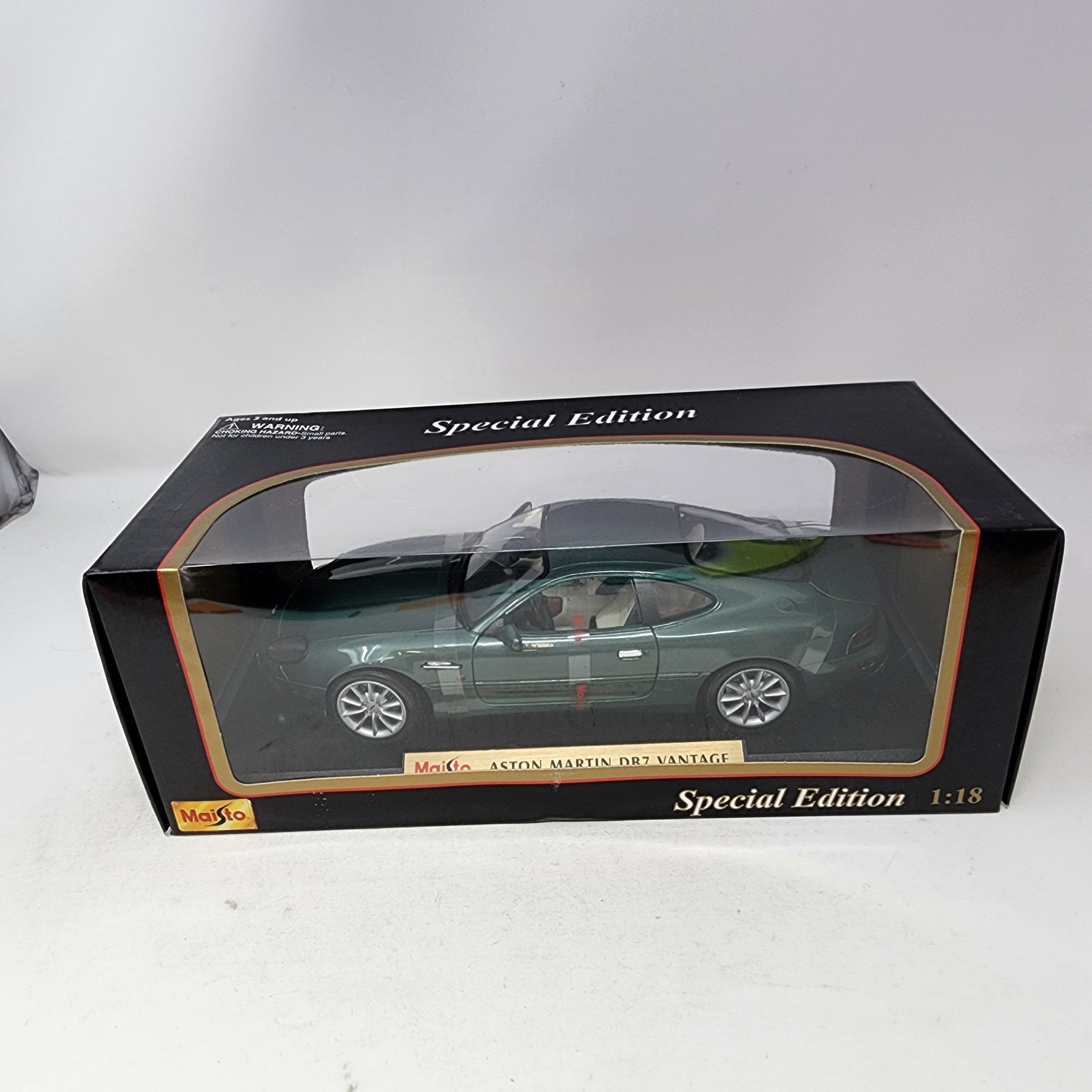 1/18 Aston Martin DB7 Vantage Maisto à restaurer 1/18 Aston Martin DB7 Vantage Maisto à restaurer