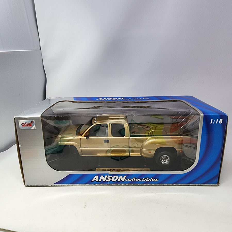 ミニカー ANSON 1/18 Chevrolet Silverado 3500 1:18 Anson 2001 Chevy Silverado Dually 3500 with GMP Trailer