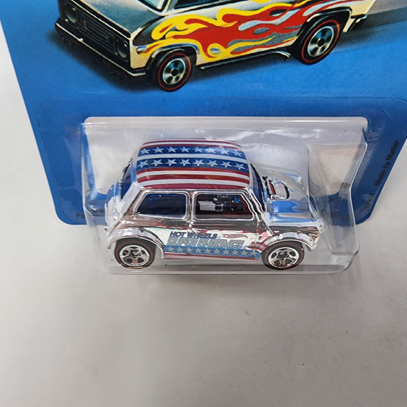 Hot Wheels Morris Mini Die-Cast Car – 1:64 Scale, Compact Kings Series