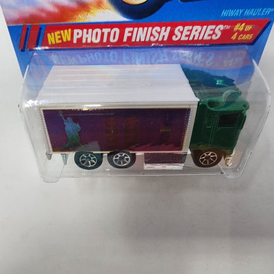 Hiway Hauler * Twin Towers * Hot Wheels Blue Card