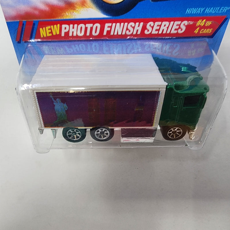 Hiway Hauler * Twin Towers * Hot Wheels Blue Card