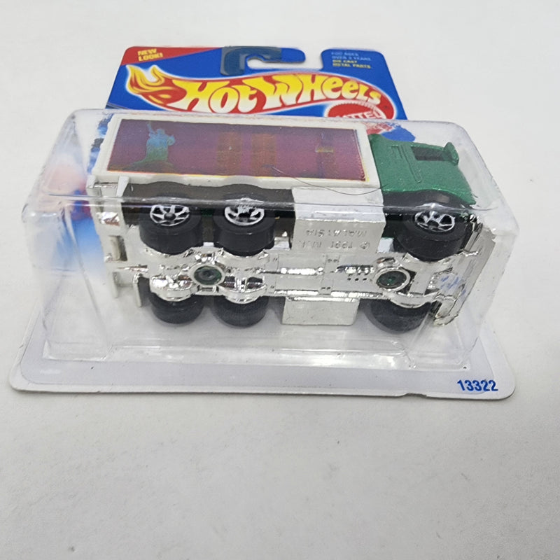 Hiway Hauler * Twin Towers * Hot Wheels Blue Card