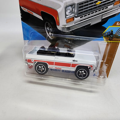 '75 Chevy Blazer Custom #115 * White * 2025 Hot Wheels  NEW! L Case