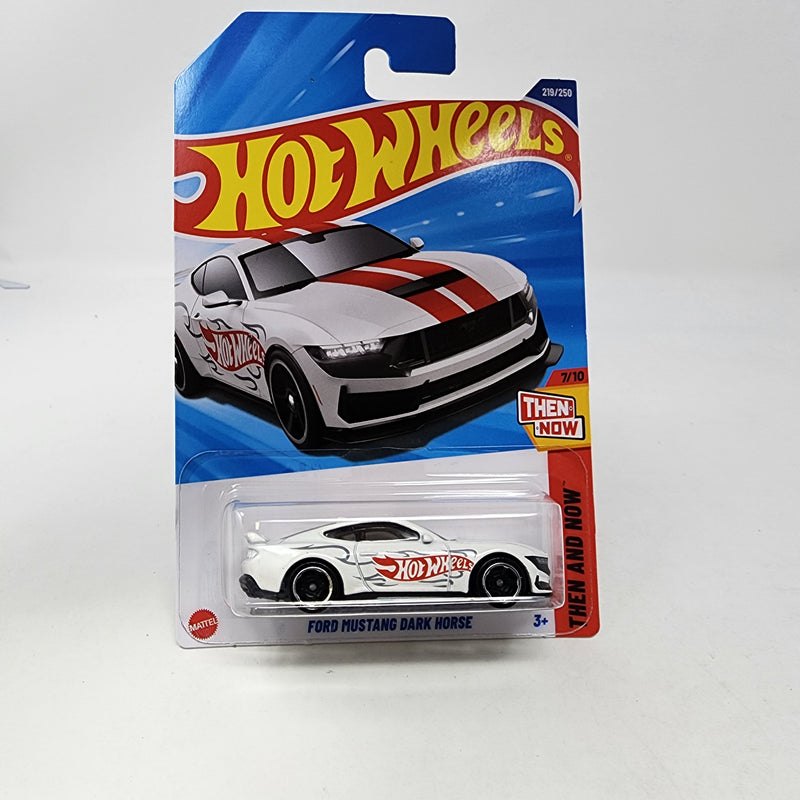 Ford Mustang Dark Horse 