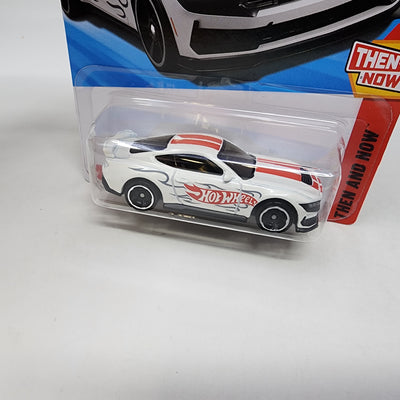 Ford Mustang Dark Horse #219 * WHITE * 2025 Hot Wheels  NEW! L Case