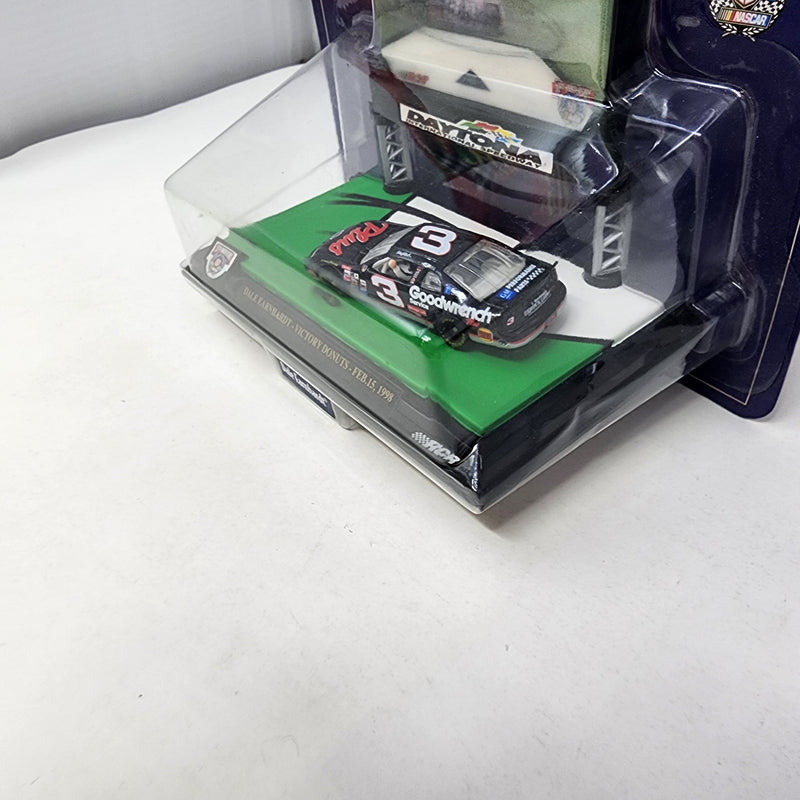 Dale Earhardt Victory Donuts 1998 * Winner&