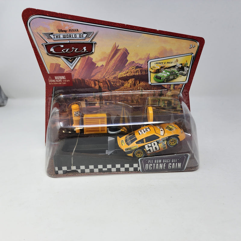 Octane Gain Pit Row Race-Off * Disney Pixar The World of CARS
